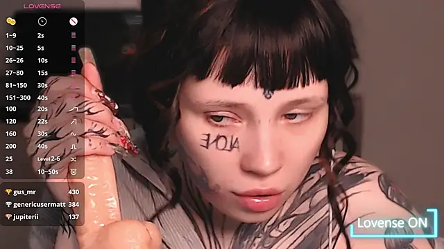 Snapshot of tradishka chatting on March 8, 3:50 am tradishka online show from March 8, 3:50 am