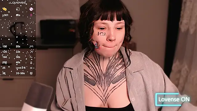 Snapshot of tradishka chatting on March 15, 10:22 pm tradishka online show from March 15, 10:22 pm