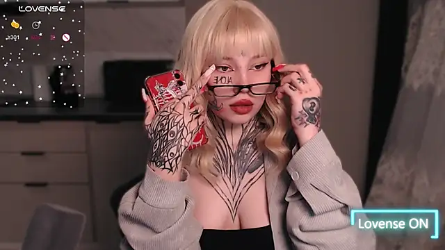 Snapshot of tradishka chatting on March 21, 10:17 pm tradishka online show from March 21, 10:17 pm