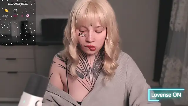 Snapshot of tradishka chatting on March 23, 2:59 am tradishka online show from March 23, 2:59 am