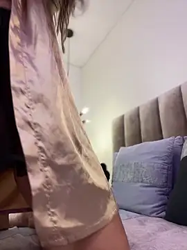 Emilia Bakerr online show from February 11, 6:11 pm