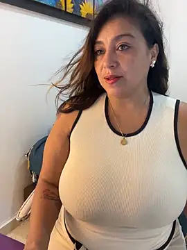 Snapshot of MrsFoucher chatting on January 23, 2:07 pm MrsFoucher online show from January 23, 2:07 pm