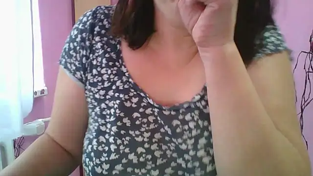 Snapshot of Lucinka1 chatting on February 1, 8:39 am Lucinka1 online show from February 1, 8:39 am