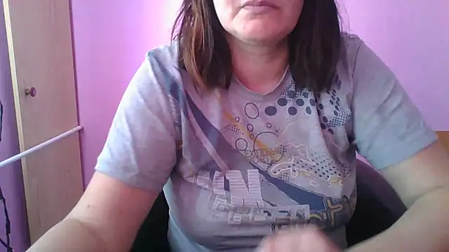 Snapshot of Lucinka1 chatting on February 22, 11:13 am Lucinka1 online show from February 22, 11:13 am