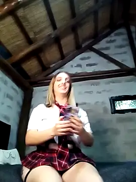 Snapshot of nenamalanenamala chatting on December 7, 9:55 pm nenamalanenamala online show from December 7, 9:55 pm