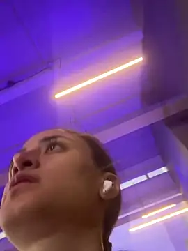 Snapshot of _Caroliinee_ chatting on January 31, 3:33 pm Caroliinee online show from January 31, 3:33 pm