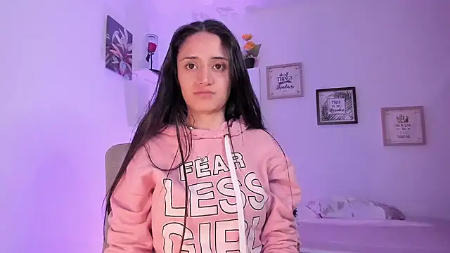 Snapshot of _Caroliinee_ chatting on February 16, 1:58 am Caroliinee online show from February 16, 1:58 am