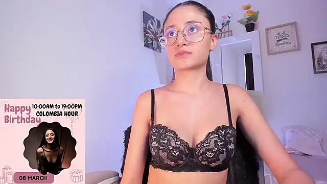 Snapshot of _Caroliinee_ chatting on March 7, 7:16 pm Caroliinee online show from March 7, 7:16 pm