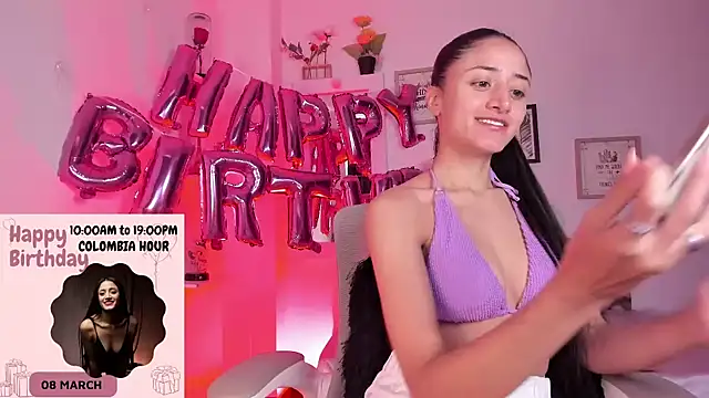 Snapshot of _Caroliinee_ chatting on March 8, 3:02 pm Caroliinee online show from March 8, 3:02 pm