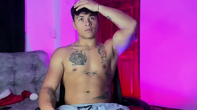 Snapshot of Dominic_Biker__ chatting on December 18, 12:27 am Dominic Biker online show from December 18, 12:27 am