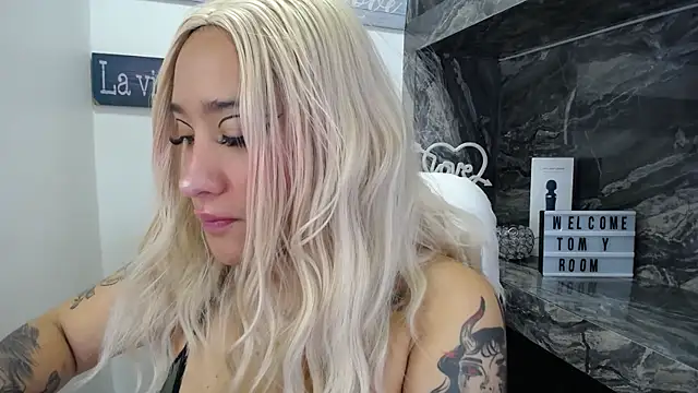 miss danika online show from October 6, 11:07 am