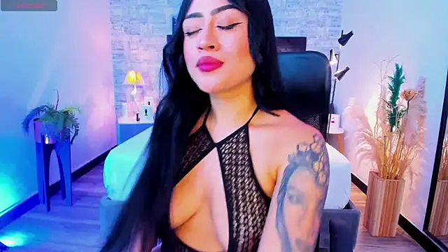 lucianaroy online show from December 3, 9:01 pm