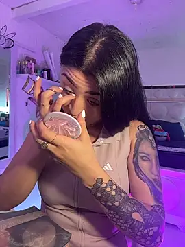 lucianaroy online show from February 18, 7:21 pm