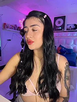 lucianaroy online show from April 11, 3:33 am