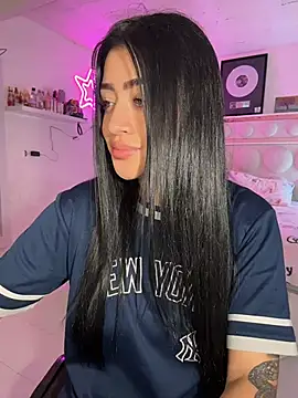 lucianaroy online show from April 17, 3:31 am