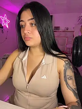 lucianaroy online show from April 19, 5:51 am