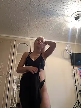 Snapshot of LikaCat chatting on January 5, 4:04 am LikaCat online show from January 5, 4:04 am