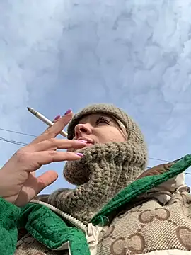 Snapshot of LikaCat chatting on March 13, 7:09 am LikaCat online show from March 13, 7:09 am