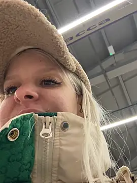 Snapshot of LikaCat chatting on March 18, 7:08 am LikaCat online show from March 18, 7:08 am