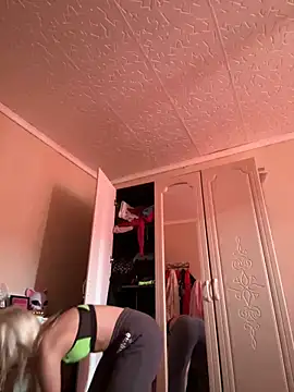 Snapshot of LikaCat chatting on March 19, 4:14 am LikaCat online show from March 19, 4:14 am