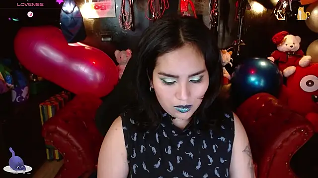 Snapshot of kureiji_hentaii chatting on November 17, 9:31 pm kureiji hentaii online show from November 17, 9:31 pm