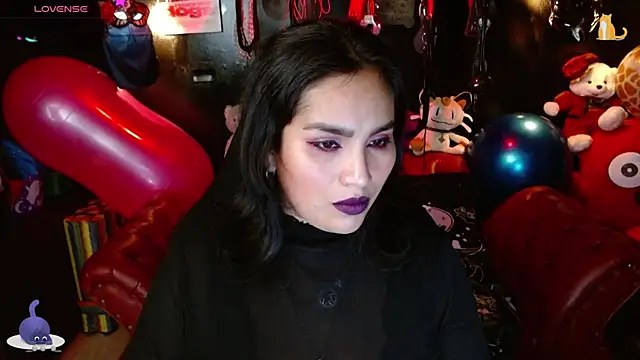 Snapshot of kureiji_hentaii chatting on November 19, 11:27 pm kureiji hentaii online show from November 19, 11:27 pm