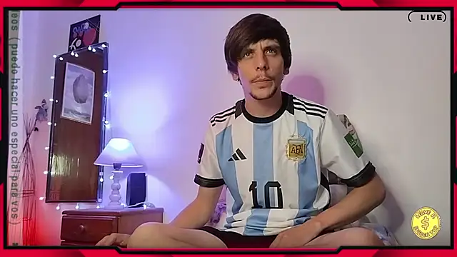 Snapshot of tobix_ chatting on December 21, 12:42 am tobix online show from December 21, 12:42 am