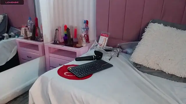 Snapshot of Natasha_699 chatting on March 19, 9:37 pm Natasha 699 online show from March 19, 9:37 pm