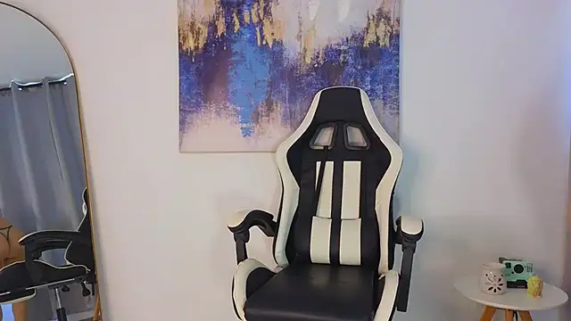 Snapshot of KristennBlue chatting on November 19, 2:17 pm KristennBlue online show from November 19, 2:17 pm