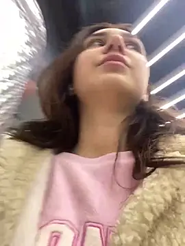 Snapshot of QuitieLia chatting on December 8, 3:13 pm QuitieLia online show from December 8, 3:13 pm