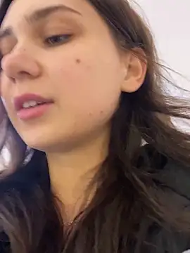 Snapshot of QuitieLia chatting on December 9, 3:22 pm QuitieLia online show from December 9, 3:22 pm