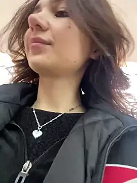 Snapshot of QuitieLia chatting on December 10, 8:19 am QuitieLia online show from December 10, 8:19 am