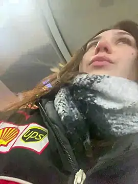 Snapshot of QuitieLia chatting on December 13, 3:11 pm QuitieLia online show from December 13, 3:11 pm