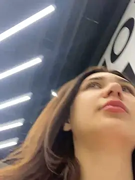 Snapshot of QuitieLia chatting on December 15, 8:30 am QuitieLia online show from December 15, 8:30 am