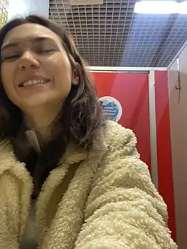 Snapshot of QuitieLia chatting on December 19, 8:23 am QuitieLia online show from December 19, 8:23 am