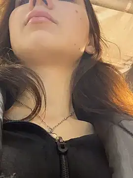 Snapshot of QuitieLia chatting on December 20, 8:28 am QuitieLia online show from December 20, 8:28 am