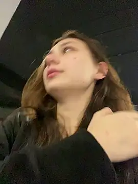 Snapshot of QuitieLia chatting on December 20, 3:21 pm QuitieLia online show from December 20, 3:21 pm