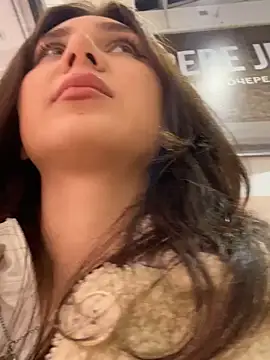 Snapshot of QuitieLia chatting on December 22, 4:06 pm QuitieLia online show from December 22, 4:06 pm