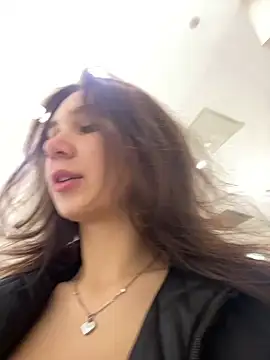 Snapshot of QuitieLia chatting on December 23, 8:22 am QuitieLia online show from December 23, 8:22 am