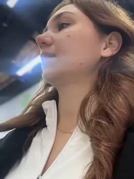 Snapshot of QuitieLia chatting on October 15, 8:25 am QuitieLia online show from October 15, 8:25 am