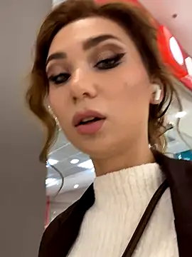 Snapshot of QuitieLia chatting on November 6, 2:18 pm QuitieLia online show from November 6, 2:18 pm