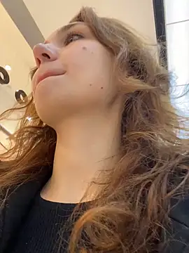 Snapshot of QuitieLia chatting on November 7, 9:09 am QuitieLia online show from November 7, 9:09 am