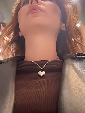 Snapshot of QuitieLia chatting on November 19, 8:14 am QuitieLia online show from November 19, 8:14 am