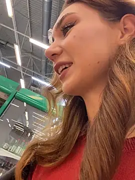 Snapshot of QuitieLia chatting on November 24, 8:14 am QuitieLia online show from November 24, 8:14 am