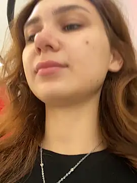 Snapshot of QuitieLia chatting on December 3, 8:23 am QuitieLia online show from December 3, 8:23 am