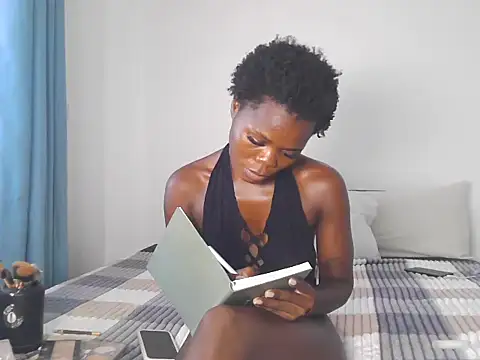 Snapshot of petiteebony_81 chatting on October 27, 11:14 am petiteebony 81 online show from October 27, 11:14 am