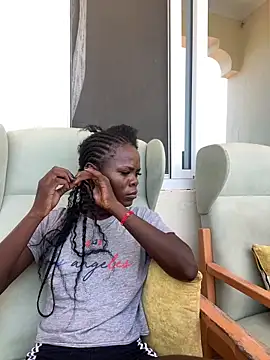 Snapshot of petiteebony_81 chatting on December 14, 9:47 am petiteebony 81 online show from December 14, 9:47 am