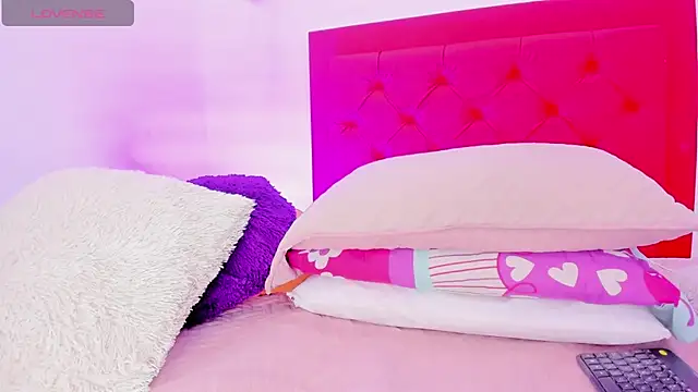 Snapshot of Sofia_Girl_ chatting on December 21, 7:45 am Sofia Girl online show from December 21, 7:45 am