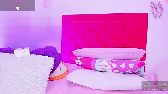 Snapshot of Sofia_Girl_ chatting on December 30, 8:21 am Sofia Girl online show from December 30, 8:21 am