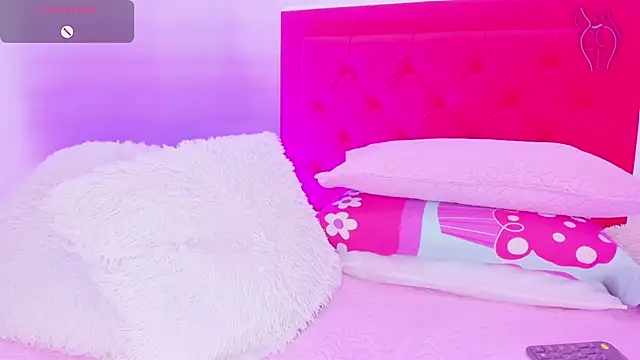 Snapshot of Sofia_Girl_ chatting on December 31, 8:26 am Sofia Girl online show from December 31, 8:26 am